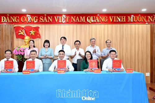 Ban Thường vụ Đảng ủy 5 xã, phường ký kết quy chế phối hợp lãnh đạo, chỉ đạo