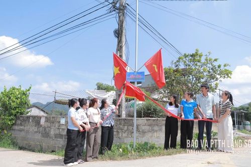 Bàn giao và khánh thành công trình đoạn đường tự quản vùng biên và ra mắt mô hình hỗ trợ phụ nữ khuyết tật
