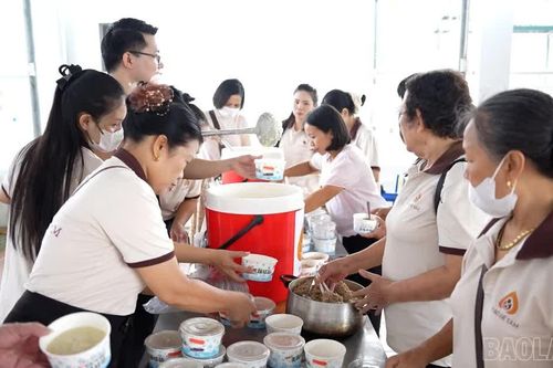 Nồi cháo yêu thương