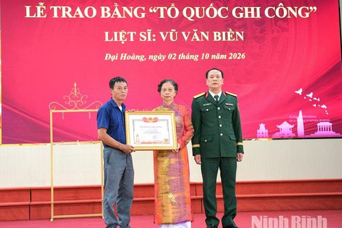 Xã Đại Hoàng tổ chức Lễ trao Bằng “Tổ quốc ghi công” đối với liệt sĩ Vũ Văn Biền