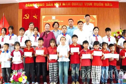 Thắp sáng ngọn lửa hiếu học và khát vọng cống hiến