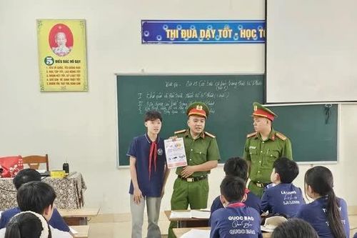 Thuốc lá điện tử - cạm bẫy tàn phá thế hệ trẻ