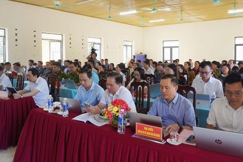 Cử tri xã Bằng Vân kiến nghị đầu tư phát triển hạ tầng