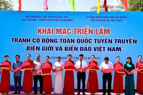 An Giang: Khai mạc Triển lãm tranh cổ động tấm lớn tuyên truyền về biên giới, biển đảo Việt Nam