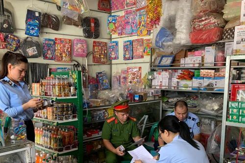 Hà Nội: Lực lượng quản lý thị trường xử lý 1.181 vụ vi phạm trong quý III, phạt hơn 12,9 tỉ đồng