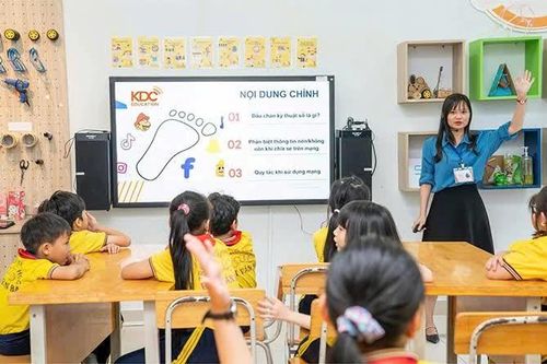 Trẻ em trước làn sóng bạo lực do AI: Không thể chỉ trông chờ vào 'nút cấm'