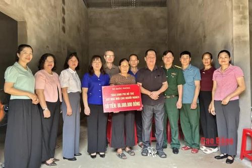 Xã Hòa An trao kinh phí hỗ trợ xóa nhà tạm, nhà dột nát cho hộ gia đình khó khăn