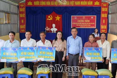 Hỗ trợ người dân Xã Nguyễn Phích khắc phục hậu quả lốc xoáy