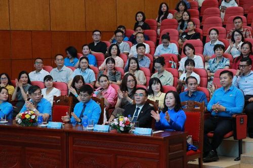 Lan tỏa Nghị quyết 72-NQ/TW đến đoàn viên, người lao động ngành y tế