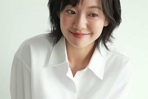 'Nàng thơ' màn ảnh Việt cao vỏn vẹn 1m55, tuổi 30 visual vẫn như đôi mươi, vừa được đề cử gương mặt đẹp nhất thế giới