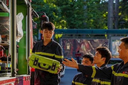 Giữ bình yên trên những mái phố