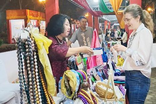 Đánh thức thị trường quà tặng làng nghề