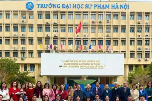 Khoa Ngữ văn - Con đường lớn với những toà lầu rạng rỡ