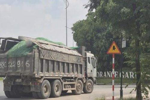 Cảnh sát giao thông tăng cường kiểm soát xe chở quá tải trên địa bàn xã Sơn Đồng