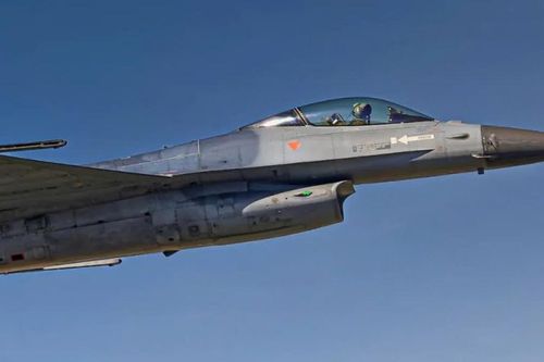 Phi đội F-16 Ukraine lâm vào cảnh 'thiếu trước hụt sau'