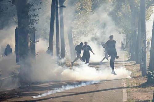 Biểu tình học sinh lan rộng khiến hàng trăm trường học tại Pháp đóng cửa
