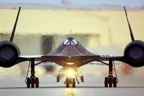 Vì sao Mỹ cho trinh sát cơ SR-71 nghỉ hưu dù chưa có máy bay nào bay nhanh hơn?
