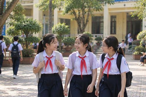 Gia đình có hai con gái được đề xuất hỗ trợ: Điều cha mẹ cần biết sau những tranh luận