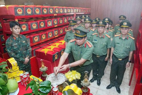 TP.HCM 'đón' thêm 8 Anh hùng liệt sĩ trở về