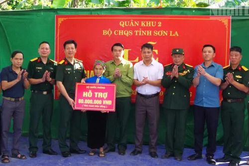 Bàn giao nhà tình nghĩa tặng thân nhân liệt sĩ tại Sơn La