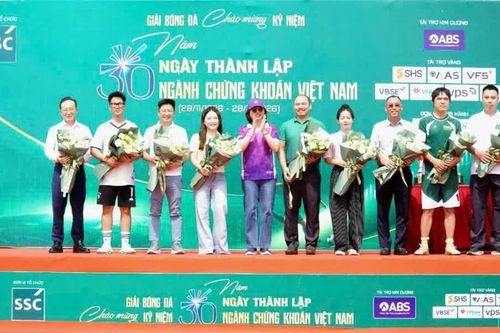 Khai mạc Giải bóng đá chào mừng 30 năm Ngày truyền thống ngành chứng khoán