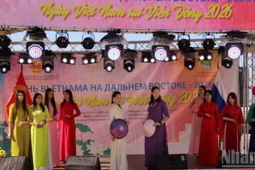 Sắc màu Việt Nam tỏa sáng giữa lòng thành phố vùng Viễn Đông