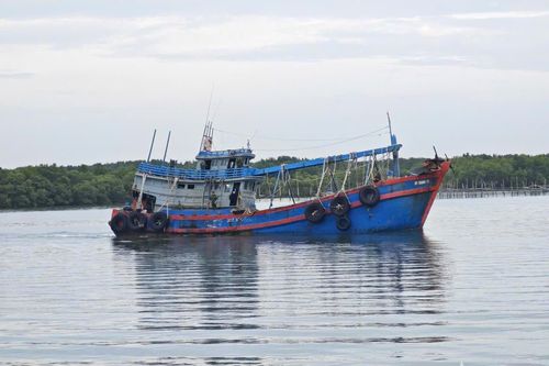 Bộ đội Biên phòng bắt tàu chở 50.000 lít dầu không rõ nguồn gốc
