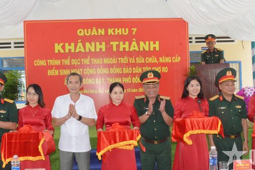 Quân khu 7 làm công tác dân vận tại xã Sông Ray, tỉnh Đồng Nai