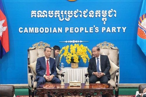 Tổng Lãnh sự Nguyễn Trung Hiếu thăm và làm việc tại Ban Đối ngoại Trung ương Đảng Nhân dân Campuchia (CPP)