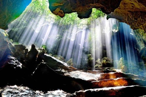 Khám phá vẻ đẹp huyền bí của động Thiên Hà (Ninh Bình)