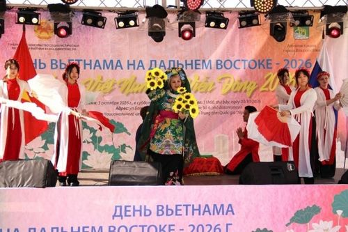 Sắc màu Việt Nam giữa lòng Viễn Đông