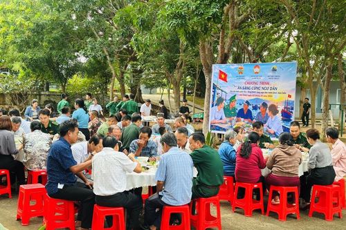 Đồn Biên phòng Phước Thuận đồng hành cùng ngư dân vươn khơi, bám biển