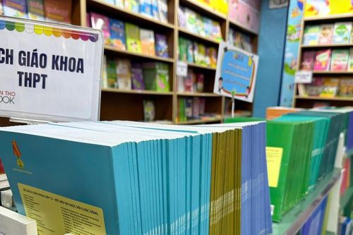 Bộ Giáo dục và Đào tạo: Không xây dựng lại chương trình, sách giáo khoa từ đầu
