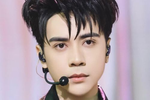 Quang Hùng MasterD có gì khiến 23 nghệ sĩ thua xa
