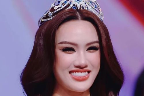 Trịnh Mỹ Anh bị tước vương miện