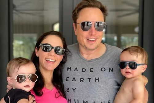 Elon Musk chia tay bạn gái