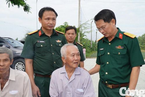 500 người dân được khám bệnh, cấp thuốc miễn phí