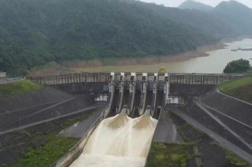 Hồ Tả Trạch điều tiết nước, chủ động đón mưa lớn