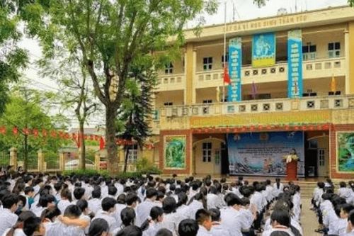 Cơ sở giáo dục công lập giảm hơn 50%, thiếu giáo viên?