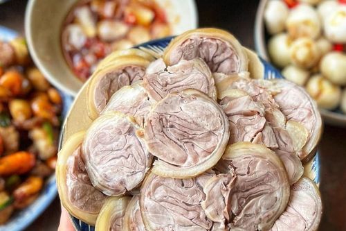 Luộc thịt chân giò bao nhiêu phút thì chín? Cách luộc thịt chân giò ngon