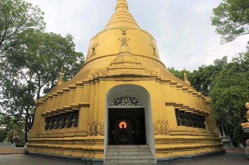 Ngôi chùa gây ấn tượng với bảo tháp vàng ở Huế, có tượng Phật đứng, Phật nằm