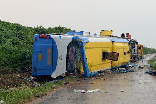 Vụ ô tô lao khỏi cao tốc làm 4 người chết: Trục lái từng được gia cố nhiều lần