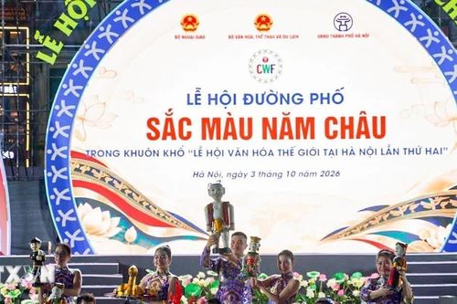 Ấn tượng Lễ hội đường phố 'Sắc màu năm châu' tại Hà Nội
