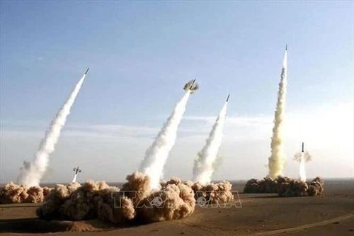 IRGC cảnh báo về đòn đáp trả 'đau đớn' giữa lúc Mỹ đưa thêm tàu sân bay tới Trung Đông