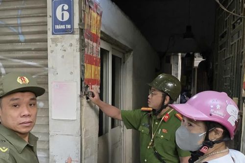 Hà Nội: Ra quân làm sạch quảng cáo, rao vặt tại phường Hoàn Kiếm