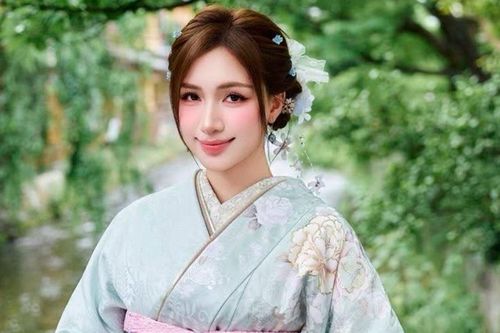 Hòa Minzy hạnh phúc khi hội ngộ hai người đàn ông từng giúp cô 'đổi đời'