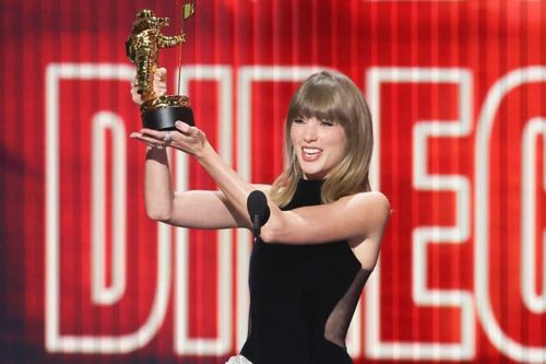 BTC VMAs 2026 tiết lộ nguồn gốc giải thưởng đặc biệt trao cho Taylor Swift