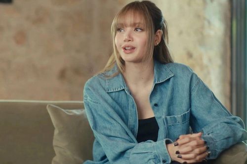 Lisa thừa nhận hoang mang khi tách khỏi BLACKPINK