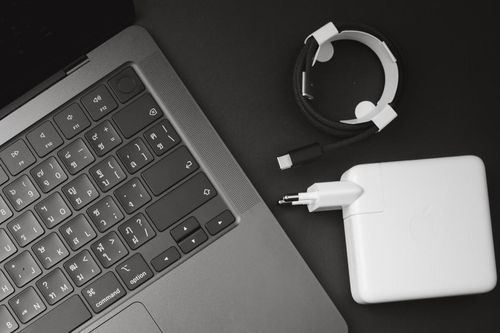 5 dấu hiệu bất thường báo hiệu bộ sạc MacBook cần được thay mới