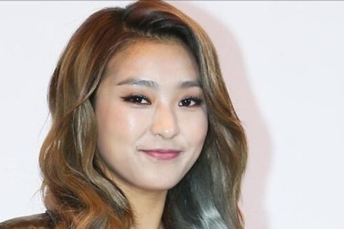 Bora của SISTAR chuẩn bị phát hành album solo đầu tiên sau 16 năm